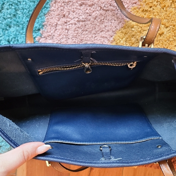 Michael Kors Jet Set Travel Stripe Tote & Wristlet - Picture 4 of 8